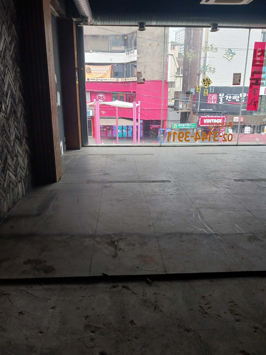 철거와 정리를 마친 빈 점포